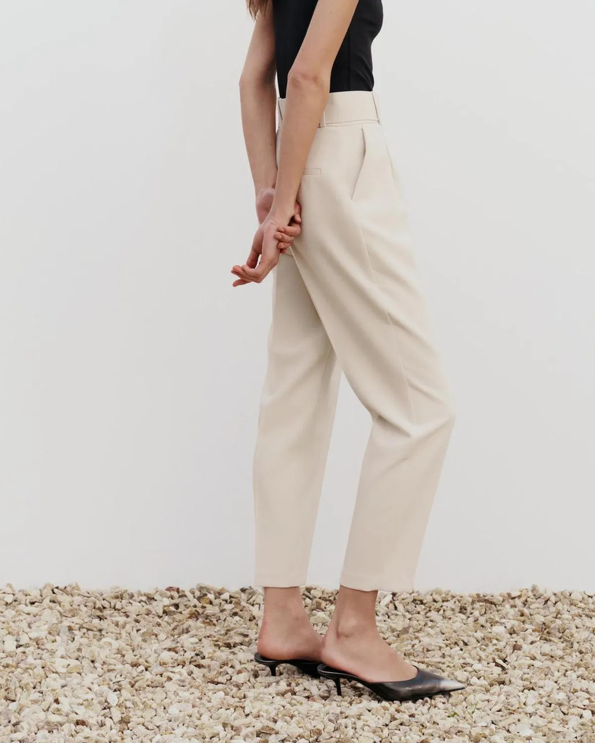 TAPERED STRETCH PANTS WITH BELT BEIGE
